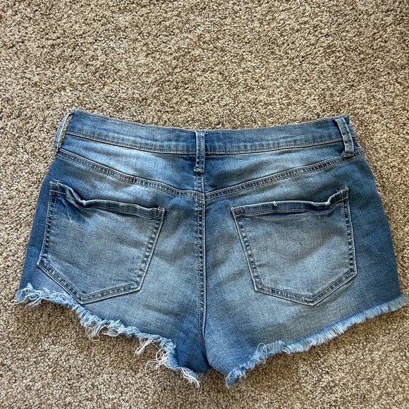 Mudd High Rise Shortie Flx Stretch embroidered floral Jean shorts. EUC. Festival - Picture 4 of 10